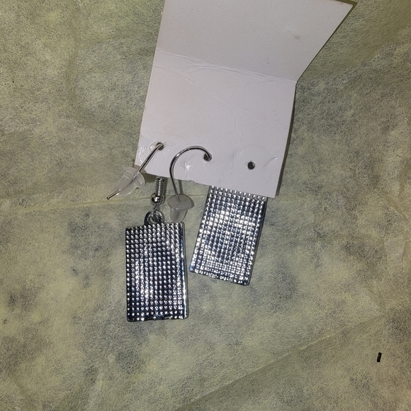 NWT- Spade earrings - Picture 3 of 5